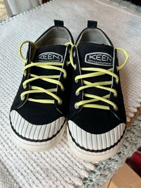 Keen Women’s Black Sneakers with Yellow Laces